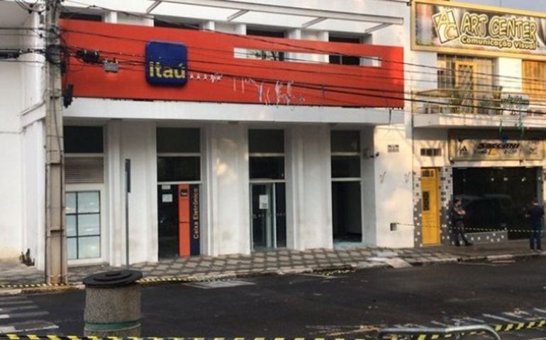 Criminosos explodem cofre de agência bancária em Tietê