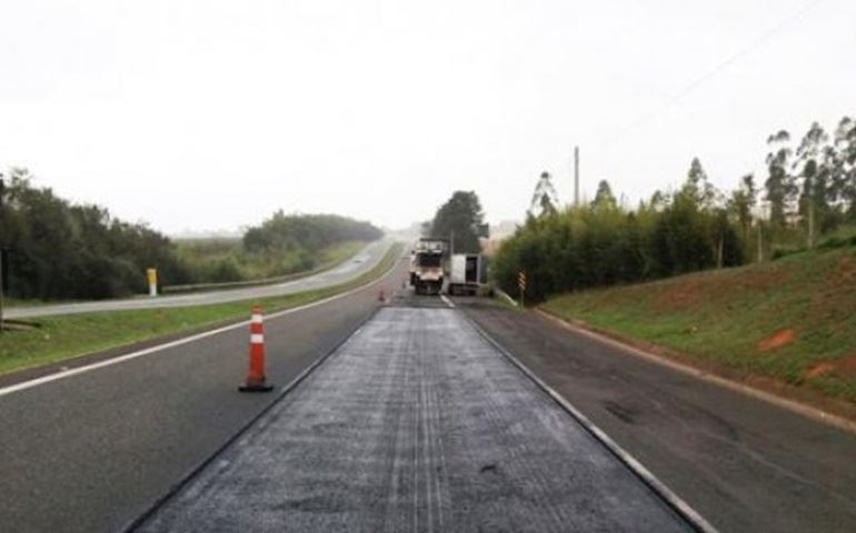 Reparo de pavimento nas rodovias administradas pela CCR SPVias