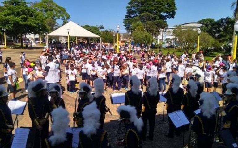 “Caminhanglo” festejou os 50 anos da FREA