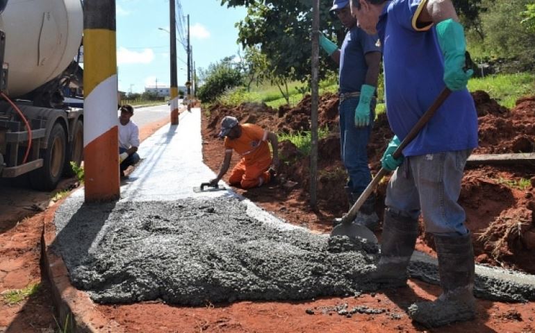 Prefeitura de Avaré implanta calçada na região do Cristo Redentor