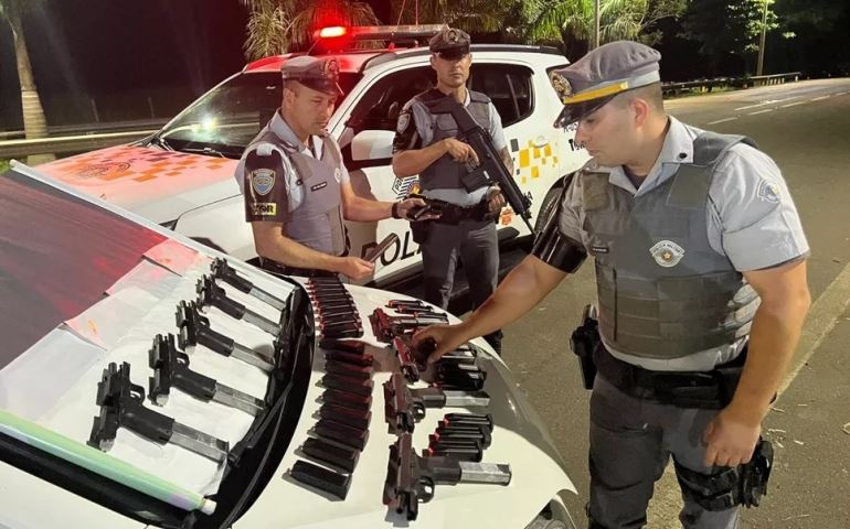 Motorista é preso com arsenal dentro de carro em rodovia no interior de SP