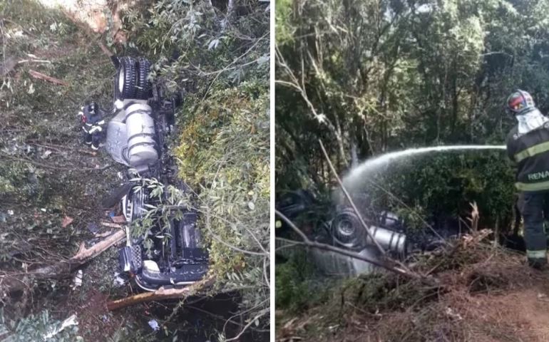 Caminhão com combustível cai de ponte e bombeiros usam espuma para prevenir incêndio no interior de 