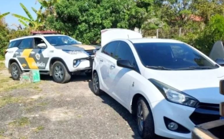 Motorista é preso transportando tijolos de maconha dentro de carro roubado em Porangaba