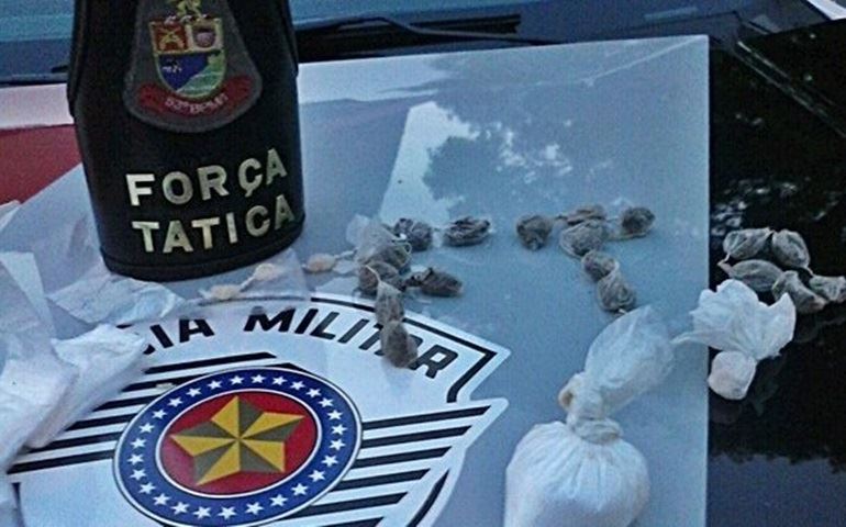 Polícia flagra rapaz com maconha, crack e cocaína em Avaré