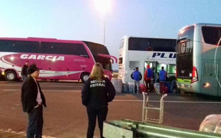 POLICIAMENTO RODOVIÁRIO APREENDE 5 TONELADAS DE MERCADORIAS  DIVERSAS DE ORIGEM ESTRANGEIRA SEM NOTA