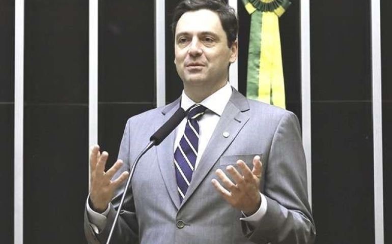 Deputado e cientista político solta o verbo e fala a verdade sobre pesquisas