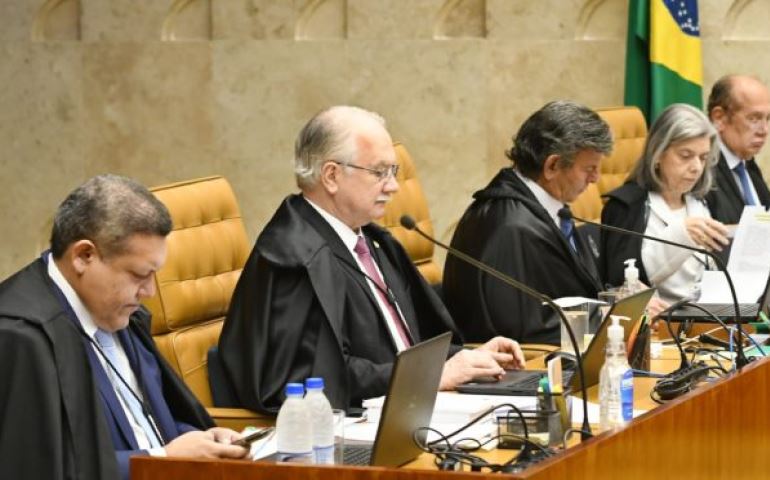 STF mantém restrições a armas. Bolsonaro critica PT na ONU. Candidatos estão gastando mais