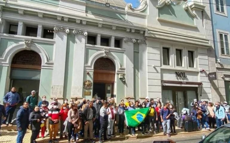 Estranhamente, consulado do maior colégio eleitoral fora do Brasil anuncia greve