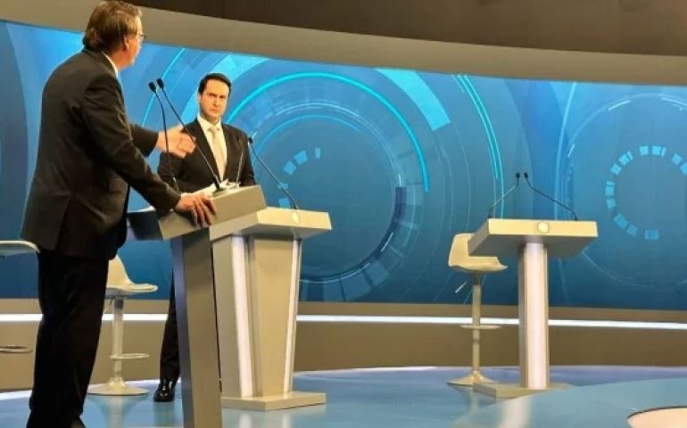 Sem a presença do ‘fujão’, debate vira sabatina e Bolsonaro dá show ao vivo na Record (veja o vídeo)