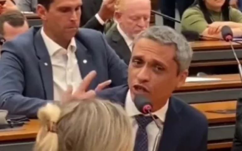 Deputado eleito, Gustavo Gayer, sobe o tom e faz discurso forte contra a censura (veja o vídeo)