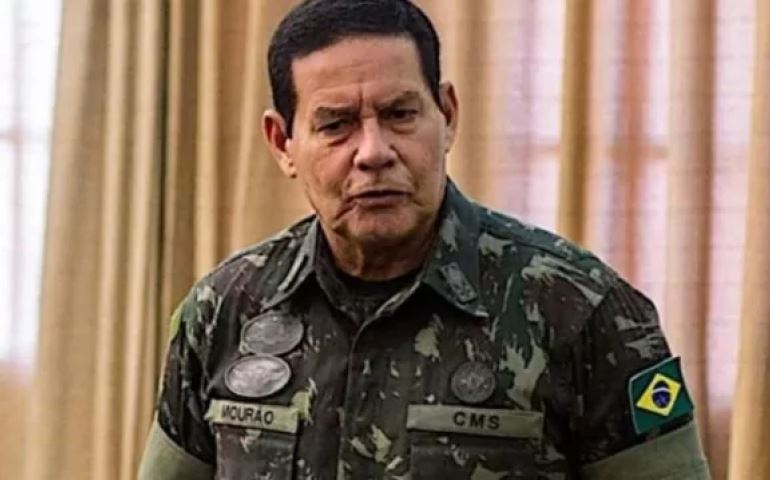 General Mourão relembra ameaça comunista e manda claro recado: 'Eles que venham, não passarão!' 