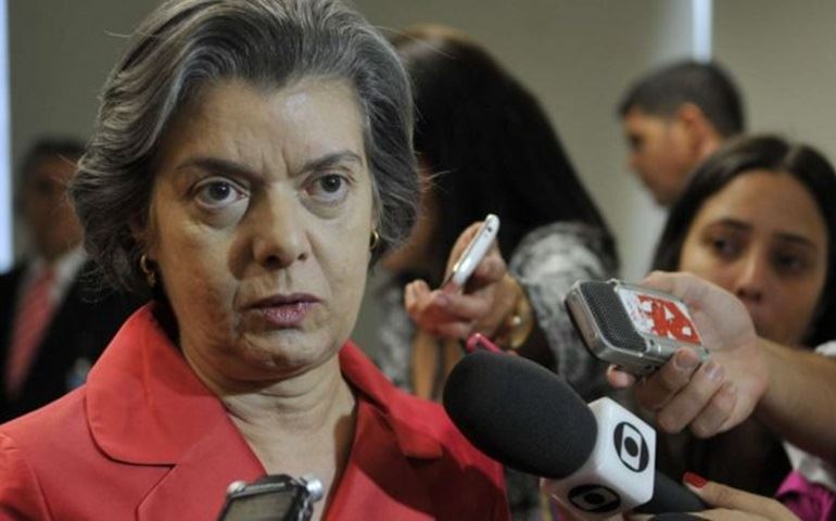 'Impeachment não é golpe, está na Constituição', diz Cármen Lúcia