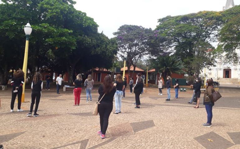 Professores municipais protestam na Concha Acústica contra a atual administração