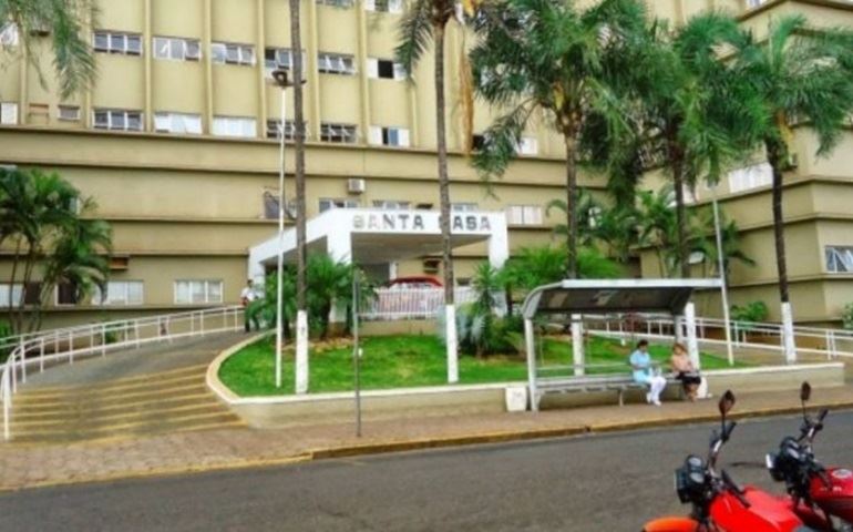 Adolescente morre após esperar 17 horas por parto; família acusa hospital