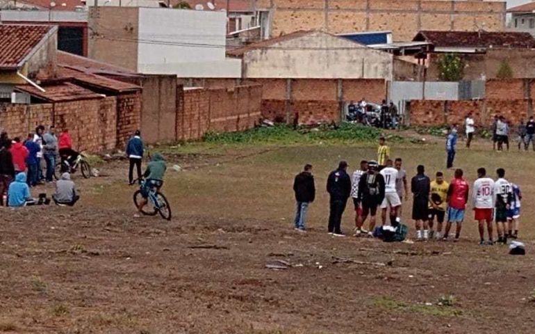 PM ACABA COM PARTIDA DE FUTEBOL REALIZADA NA QUARENTENA NO JARDIM VERA CRUZ