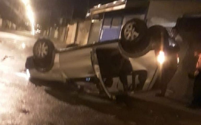 CARRO CAPOTA EM ACIDENTE NO BAIRRO TRÊS MARIAS EM AVARÉ