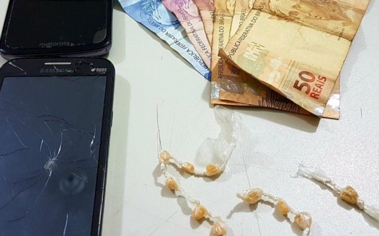 DUPLA É PRESA POR TRÁFICO DE DROGAS NA VILA ESPERANÇA