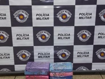 POLICIAMENTO RODOVIARIO APRENDE 10,650 Kg de COCAÍNA