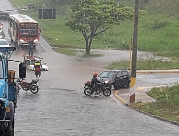 Internauta critica falta de planejamento para escoamento de água em obra de 9 Milhões