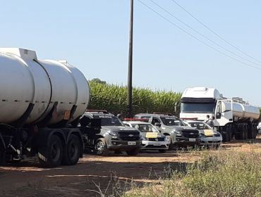 Quadrilha é presa suspeita de roubar caminhão-tanque com 50 mil litros de gasolina no interior de SP