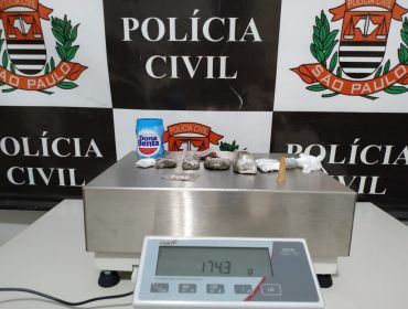 Mulher é presa ao ser flagrada com porções de maconha, crack e dinheiro