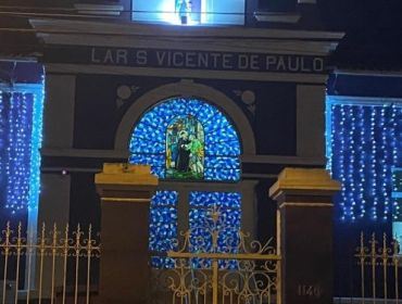 LAR SÃO VICENDE DE PAULO RECEBE DECORAÇÃO NATALINA