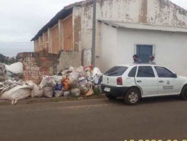 DEPÓSITO DE RECICLAGEM A CÉU ABERTO INCOMODA MORADORES EM AVARÉ