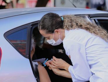 Vacinação 'drive-thru' é suspensa no Parque de Exposições Fernando Cruz Pimentel em Avaré