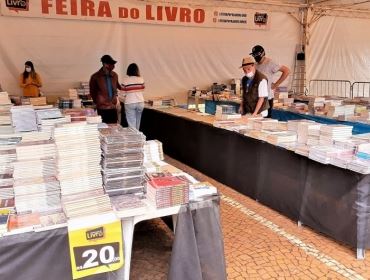 Feira do Livro segue até 15 de junho no Largo São João