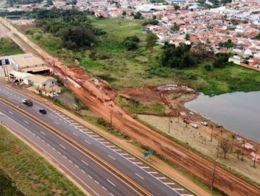 Em obras para pavimentação, Avenida Cunha Bueno recebe galerias pluviais