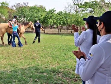 Alunos da Faculdade Eduvale participam de atividade na APAE