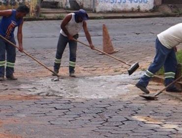 Operação Tapa Buracos prossegue nos bairros de Avaré