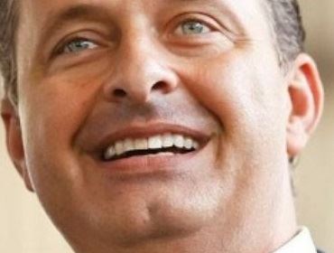 Morre o candidato à presidência Eduardo Campos em acidente aéreo em Santos (SP) 