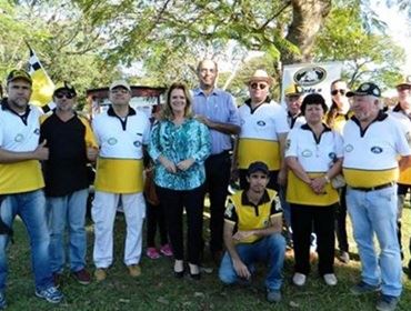 Encontro de Veículos antigos arrecada 170 quilos de alimentos ao Fundo Social