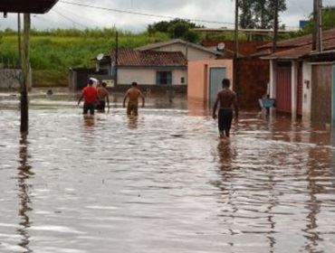 Parte de Lençóis Paulista permanece debaixo d'água