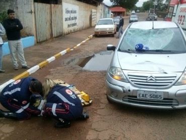 Ciclista é atropelado por carro em cruzamento em Cerqueira César