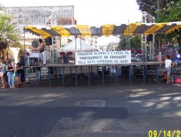        DESFILE  COMEMORATIVO  DOS  153  ANOS  DE   AVARÉ.