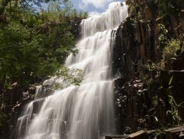 Rapaz tem lesão na coluna cervical ao cair de cachoeira em Angatuba