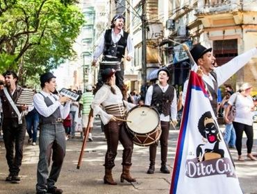 Domingo tem teatro de rua no Largo São João