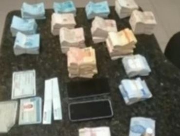 Dupla suspeita de furto é flagrada com mais de R$ 100 mil e joias em Avaré 