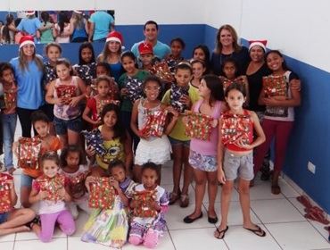 Fundo Social entrega cestas básicas e brinquedos a entidades avareenses