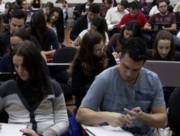 Concursos: 12 órgãos abrem prazo para 1,9 mil vagas na segunda