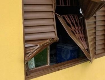 FURTOS NO BAIRRO ?COSTA AZUL? DEIXAM MORADORES CONSTERNADOS