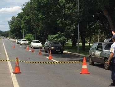 Homem morre após levar choque pegando manga em uma rua em Brasília-DF