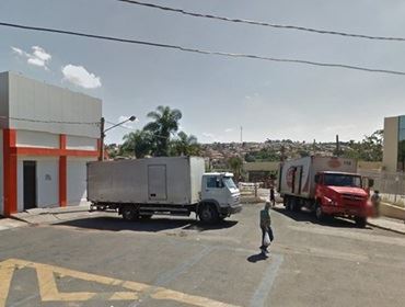 Mulher pega facas de supermercado e ataca cliente em Itapetininga