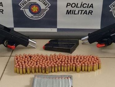 Jovem é presa com armas turcas em ônibus na Castello Branco em Avaré