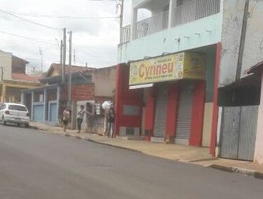 Dono de mercearia é baleado durante assalto em Angatuba