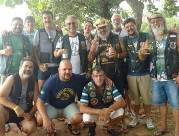 Evento movimenta represa com mais de 100 motocicletas