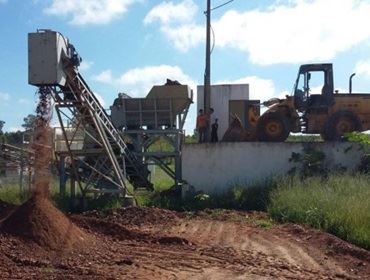 Usina de Reciclagem retoma a trituração de resíduos da construção civil