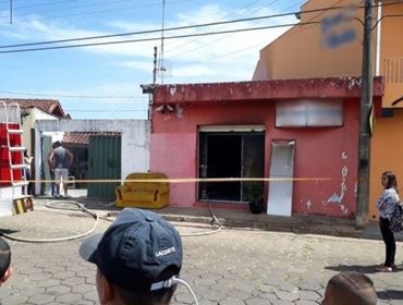 Incêndio atinge casa em bairro de Avaré e deixa móveis destruídos